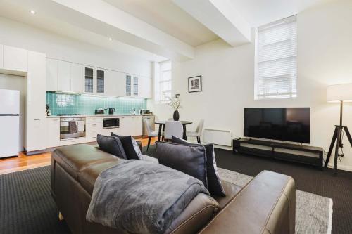 Un televizor și/sau centru de divertisment la 1 Bedroom apartment in Melbourne city with carpark