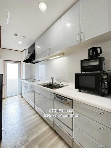 b hotel Eight Valley Nakamachi - Expansive 4BR Apartment in Vibrant Nakamachi