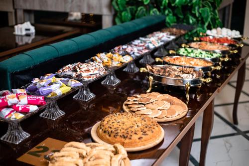 Makanan di atau berdekatan hotel