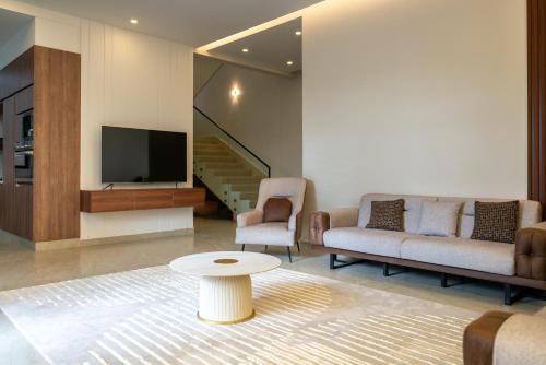 The MountainJewel Villa فيلا جوهرة الجبلにあるテレビまたはエンターテインメントセンター