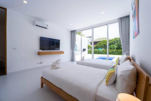 Postel nebo postele na pokoji v ubytování Luxury 4 Bed Pool Villa Palm Hills Golf Club - PH4A