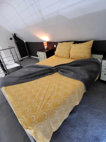 Postel nebo postele na pokoji v ubytování Cristina Residence - App 4