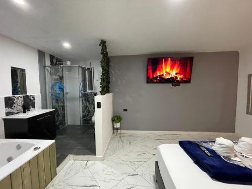 a bathroom with a fire painting on the wall at Hotel Las Vegas in Guatapé