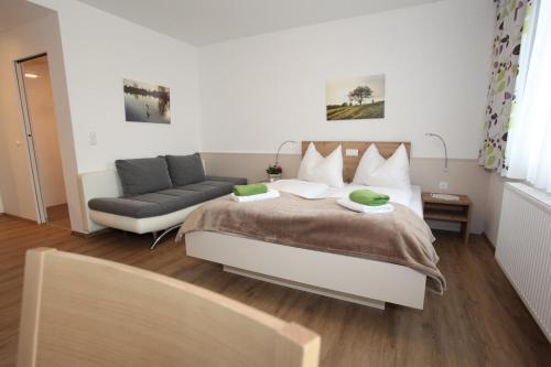 Hotel & Frühstückspension Raabtalにあるベッド
