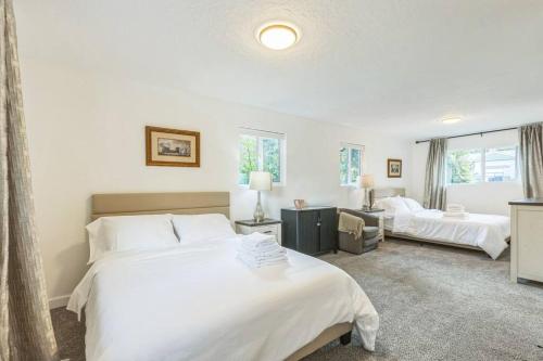 Ένα ή περισσότερα κρεβάτια σε δωμάτιο στο Welcome to Modern Bright Home!
