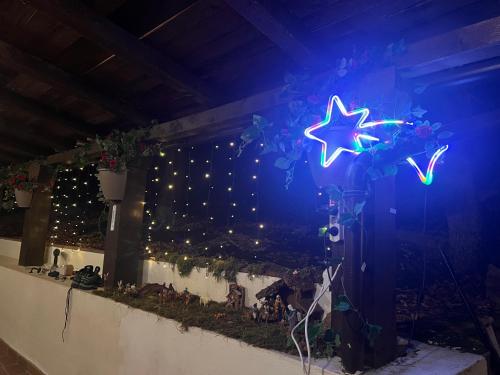 a lit up star on a wall with lights at Casa rural en plena naturaleza Lic UVTR1524 in Eguíllor