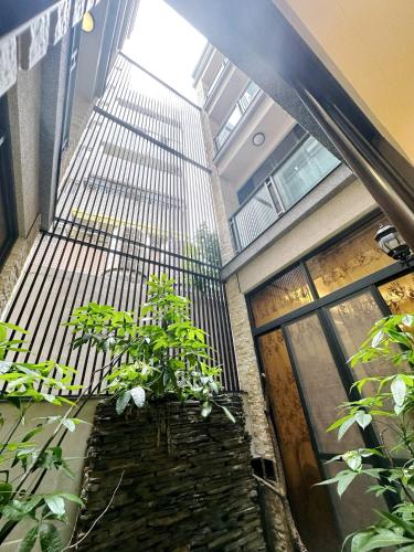 a group of plants in a room with a building at 一中太陽綠墅 in Taichung