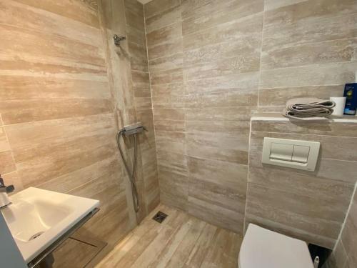 Ένα μπάνιο στο Studio Monaco central - wifi