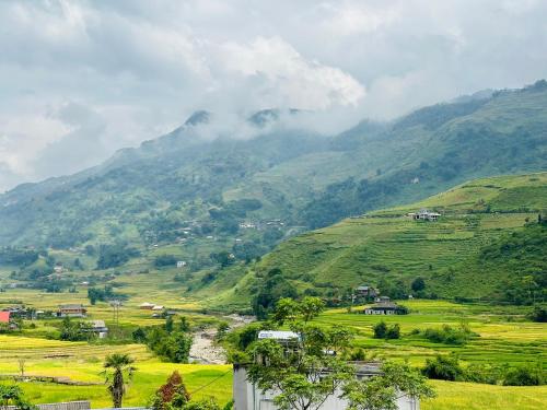 a view of a valley with green mountains at En Hotel Sapa in Sa Pa