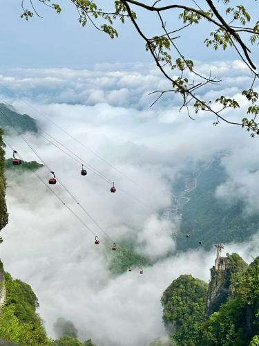 a gondola ride in the mountains above the clouds at Just waiting for you-Tianmen mountαin-English reception-Book ticket service in Zhangjiajie