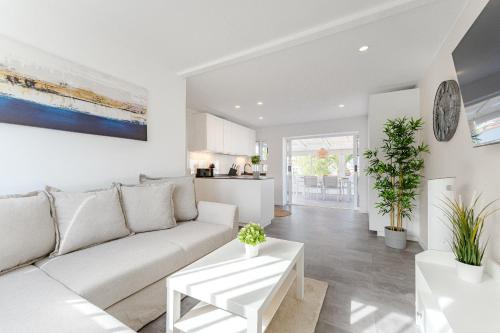 Endless Summer Beach Apartment - Casa Regnilla