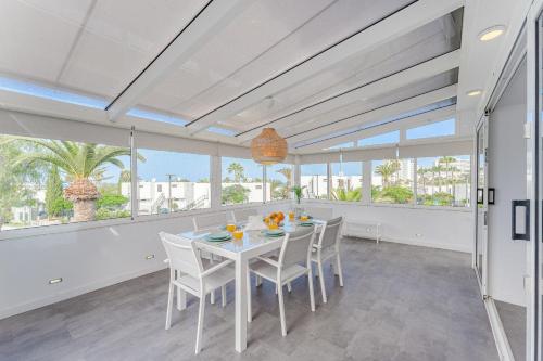 Endless Summer Beach Apartment - Casa Regnilla