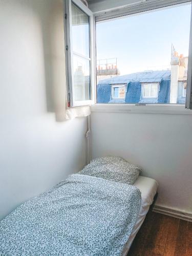 Photo de la galerie de l'établissement Petit studio vue sur Tour Eiffel, à Paris