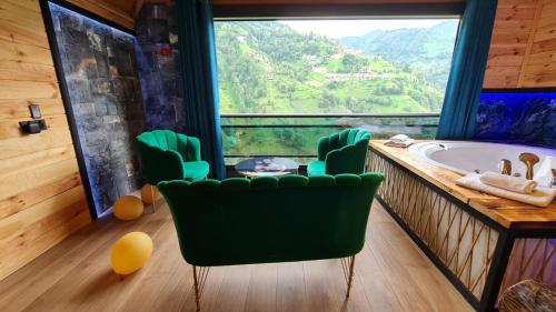 シャレーから撮影された、または一般的な山の景色