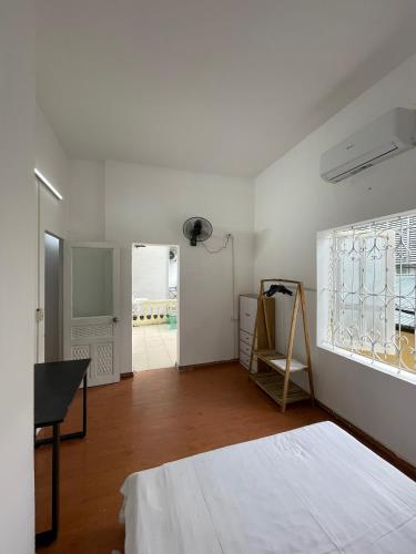 Ένα ή περισσότερα κρεβάτια σε δωμάτιο στο Tam An HaNoi Homestay