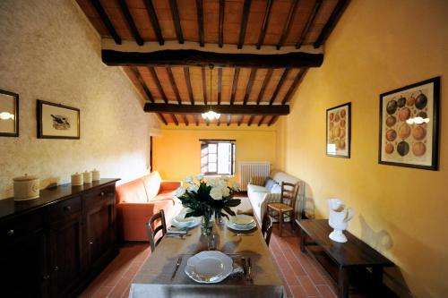 Gallery image of Fattoria Agriturismo Nerbona in Casole dʼElsa