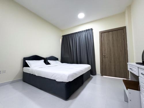 a bedroom with a large bed in a room at Baraha Star Residence in Dubai