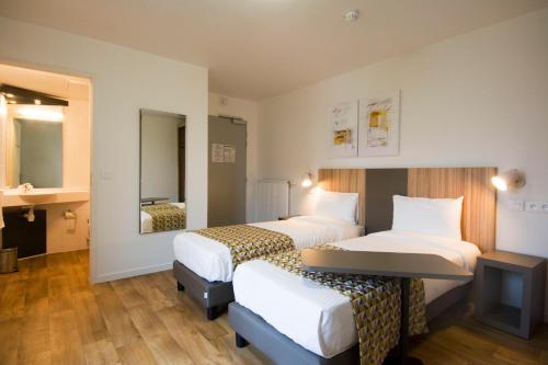 Ένα ή περισσότερα κρεβάτια σε δωμάτιο στο Hôtel Lodge In Paris 13