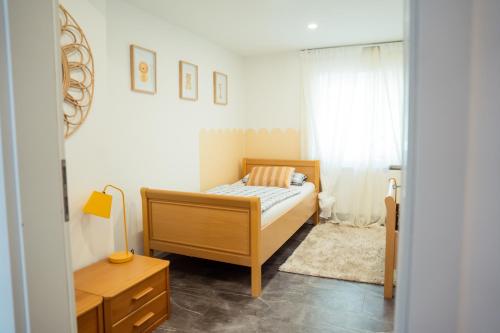Katil atau katil-katil dalam bilik di Ferienhaus - Ruheoase Kassel