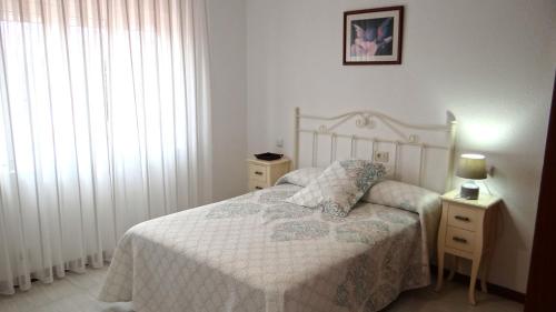 A bed or beds in a room at Piso de Ana Piso en Carnota con espacio exterior