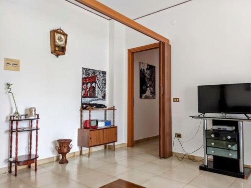 a living room with a flat screen tv on a wall at Da Nonna Gina - in centro con parcheggio gratuito in Paestum