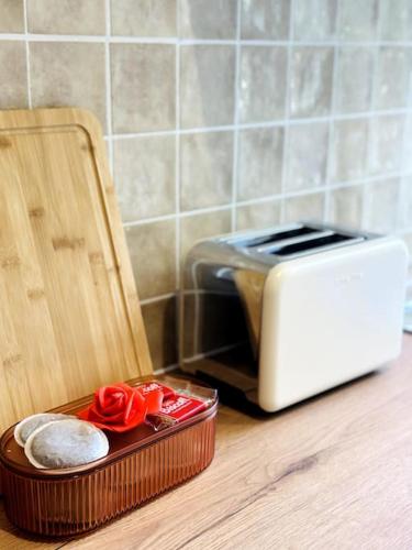 a toaster sitting next to a container of food at Suite Marrakech - Rennes centre in Rennes