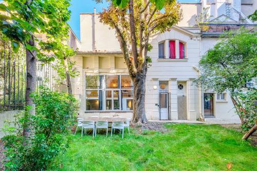 MONTMARTRE Sacré-Coeur, appartement jardin 6 à 8P