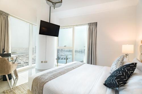 Fotografie z fotogalerie ubytování OSKENA Vacation Homes- Beautiful High Floor Two Bedroom in Marina v Dubaji