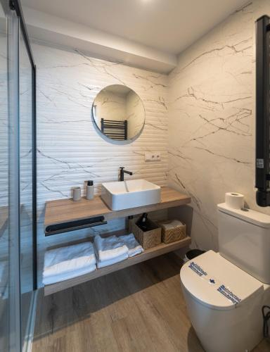 a bathroom with a sink and a toilet at NOARU Apartamentos Deluxe in Ares