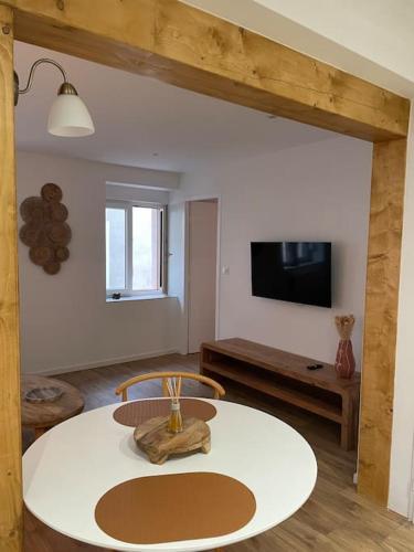Televisyen dan/atau pusat hiburan di Appartement chaleureux en Alsace