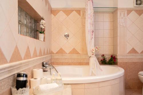 A bathroom at Dulcis Home Montemario