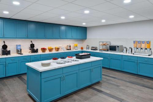Η κουζίνα ή μικρή κουζίνα στο Homewood Suites by Hilton Buffalo/Airport