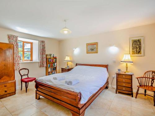 Postel nebo postele na pokoji v ubytování 2 bed in Conwy 42573