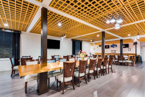 Εστιατόριο ή άλλο μέρος για φαγητό στο The Blu Hotel Blue Ash Cincinnati, an Ascend Collection Hotel
