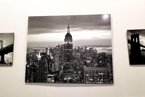 a black and white picture of the empire state building at Quality Inn & Suites Cincinnati Sharonville in Sharonville