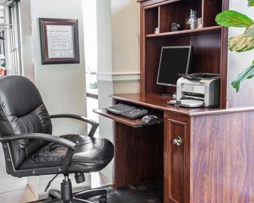 Μια τηλεόραση ή/και κέντρο ψυχαγωγίας στο Comfort Inn Bellingham