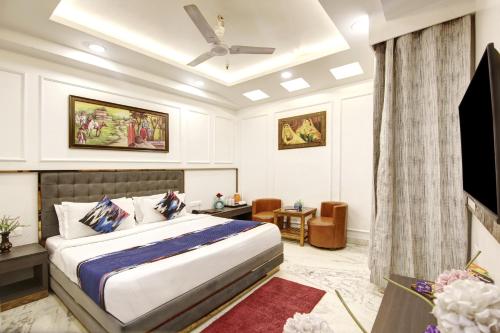 Postel nebo postele na pokoji v ubytování Hotel All Iz Well - Traveller Choice Award winner 2025