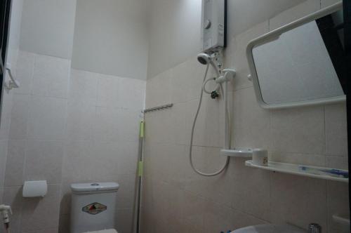 Ett badrum på Thanh Lich Guesthouse