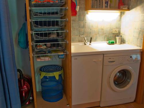 a kitchen with a sink and a washing machine at La Casa Trasparente - locazioni brevi in Arcugnano