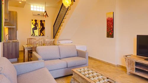 Posezení v ubytování Zahara Sol Villas y Apartamentos by QHotels