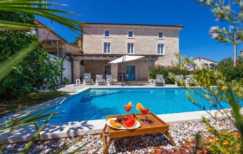 Stunning Home In Liznjan With Kitchen