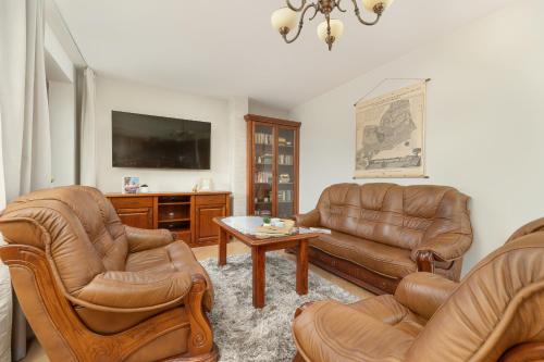 Przytulny Apartament z Klimatyzacją i Parkingiem by Noclegi Renters