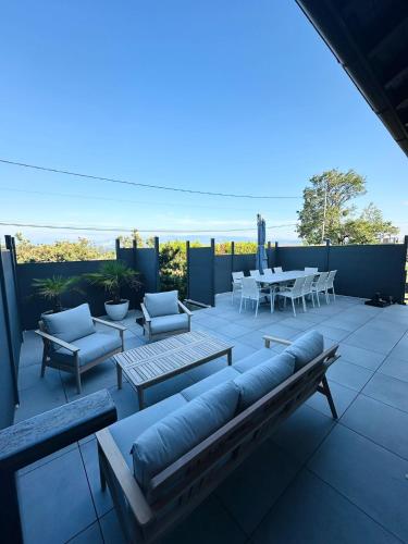 Photo de la galerie de l'établissement Superbe Villa proche de Genève !, à Collonges