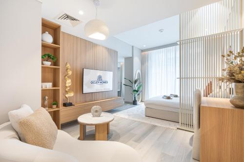 Luxe Central Marina Studio with Rooftop Pool