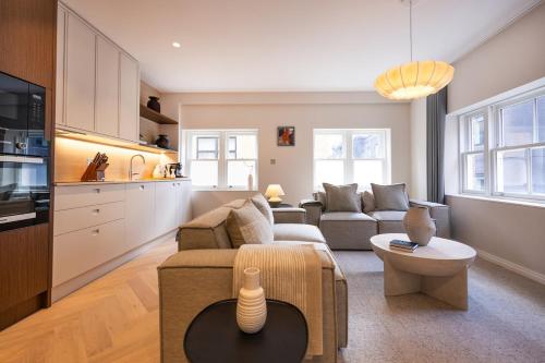 a living room with a couch and a table at Luxurious 2 bed flat in Covent Garden in London