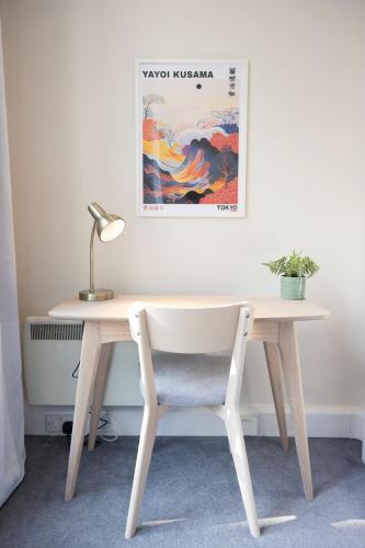 a wooden desk with a chair and a lamp at Two-Bed City Centre flat 100m from Trafalgar sqr in London