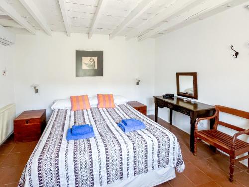 Кровать или кровати в номере Cyprus Villages - Hotel & Restaurant - Central Location - Bed & Breakfast With Access To Pool And Stunning Views