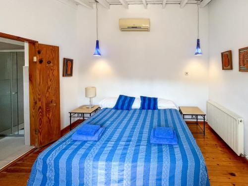Кровать или кровати в номере Cyprus Villages - Hotel & Restaurant - Central Location - Bed & Breakfast With Access To Pool And Stunning Views
