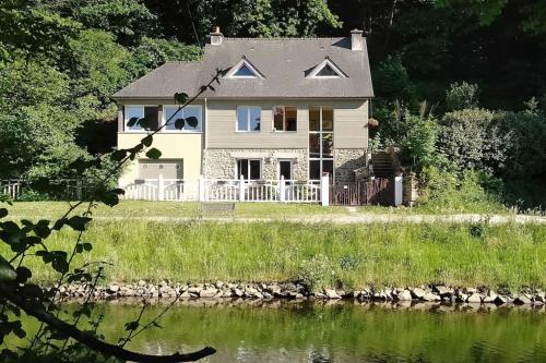 Lovely house by the Rance river, near Dinan port