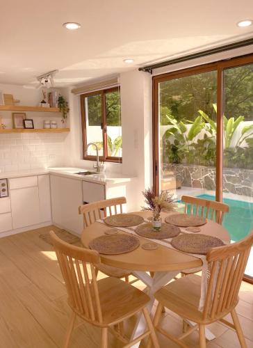 Dapur atau dapur kecil di Ridge Grove private resthouse